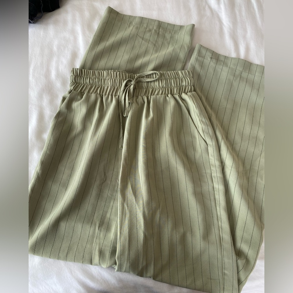 4th and Reckless High Waisted Green pants